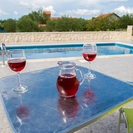فيلة Nadalina With Pool In Cista Velika Near Vodice